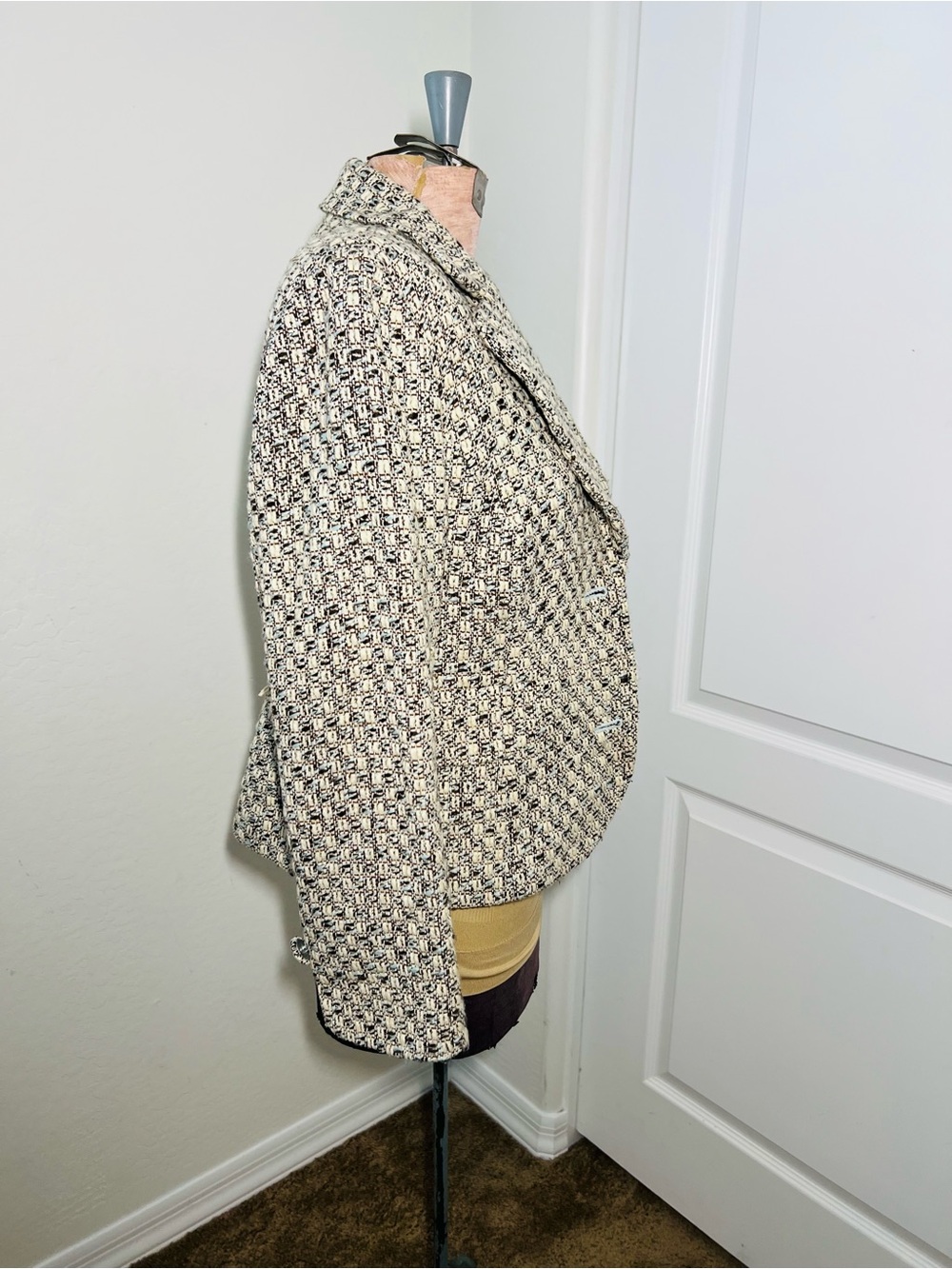 LOFT Cream and Black Textured Knit Blazer - Picture 4 of 8